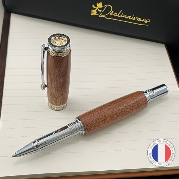Stylo Roller Luxe Acajou d'Afrique avec éléments plaqué Or 24k et Cristal. Personnalisable et livré avec boîte cadeau luxe.