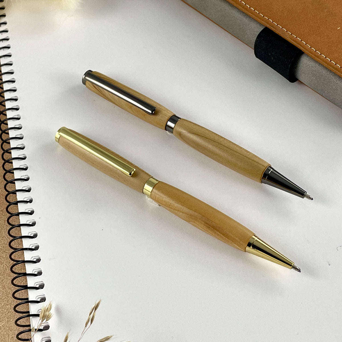 Parure De Bureau Gravée - Stylo Bille, Stylo Plume, Coupe Papier - Coffret Bois Acajou