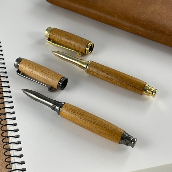 Parure 2 Stylos Premium Bois Acajou d'Afrique. Personnalisé avec gravure. Livré avec boîte cadeau luxe.