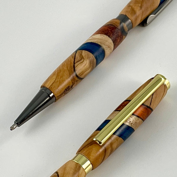 Coffret cadeau : Carnet A5 + Stylo Tricolore drapeau Français. Personnalisation possible.
