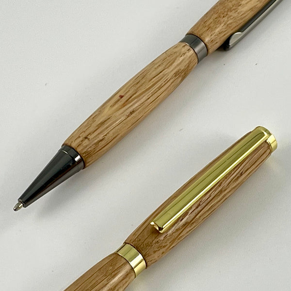Coffret cadeau : Carnet A5 + Stylo bois de Chêne. Personnalisation possible.