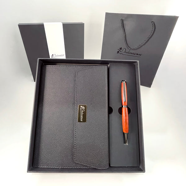 Coffret cadeau : Carnet A5 + Stylo bois Padouk Rouge. Personnalisation possible.