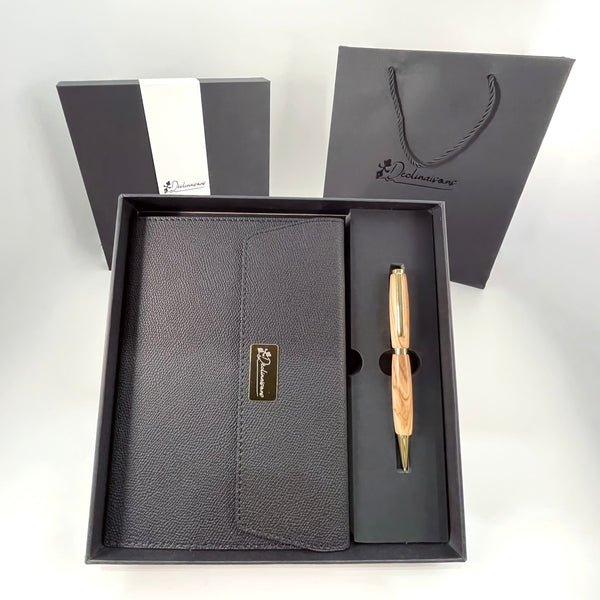 Coffret cadeau : Carnet A5 + Stylo bois Olivier d'Italie. Personnalisation possible.