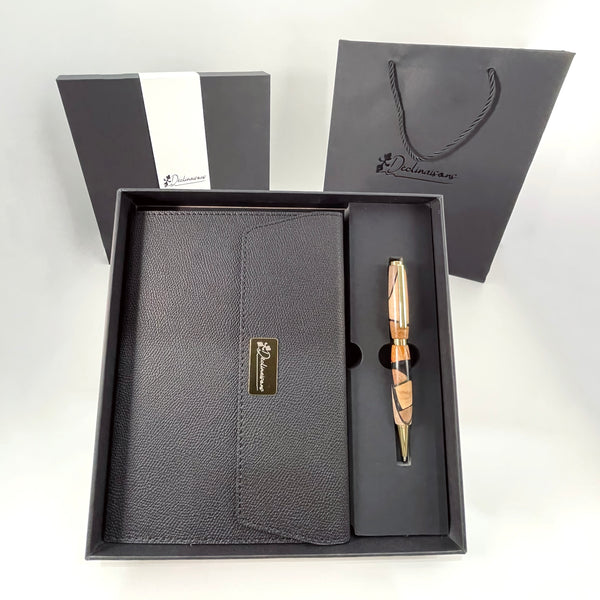 Coffret cadeau : Carnet A5 + Stylo bois Précieux et Résine Noire. Personnalisation possible.