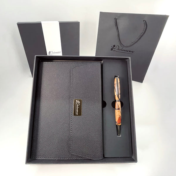 Coffret cadeau : Carnet A5 + Stylo bois Précieux et Résine Noire. Personnalisation possible.