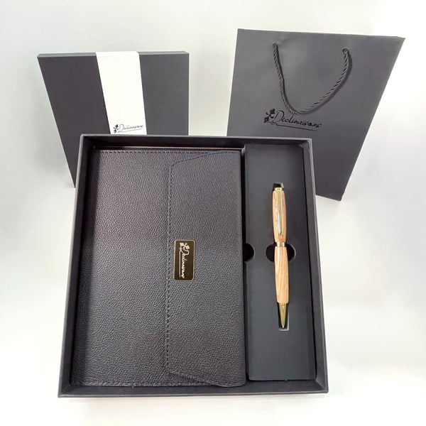 Coffret cadeau : Carnet A5 + Stylo bois de Chêne. Personnalisation possible.