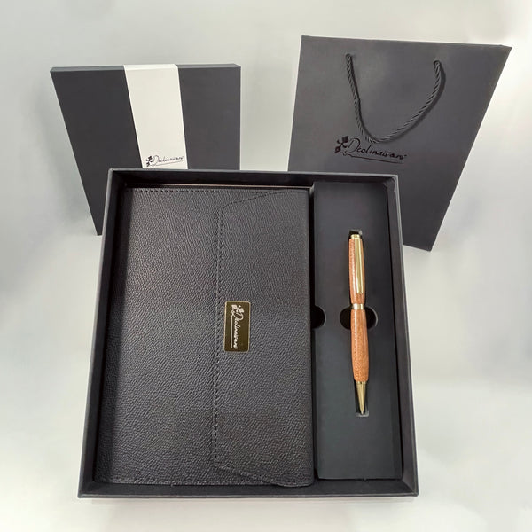Coffret cadeau : Carnet A5 + Stylo bois Acajou d'Afrique. Personnalisation possible.