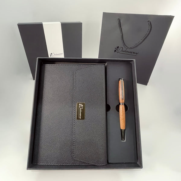 Coffret cadeau : Carnet A5 + Stylo bois Acajou d'Afrique. Personnalisation possible.