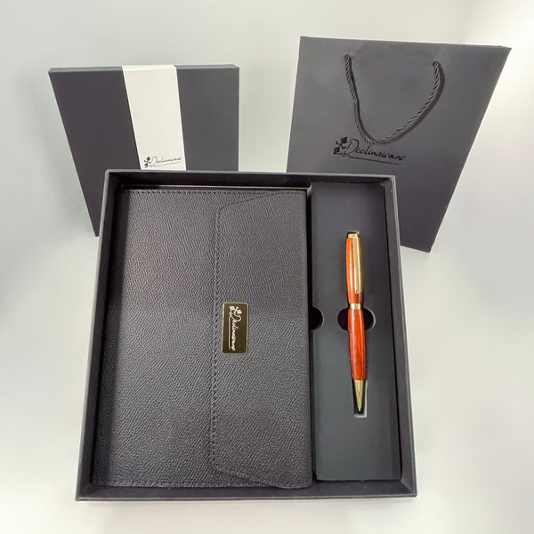 Coffret cadeau : Carnet A5 + Stylo bois Padouk Rouge. Personnalisation possible.