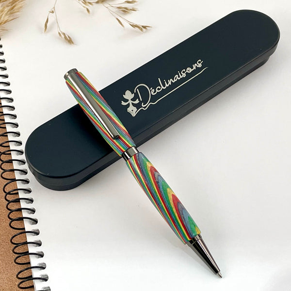 Stylo Bille Bois Arc en Ciel, Rainbow. Personnalisé avec gravure. Livré avec boîte cadeau métal.