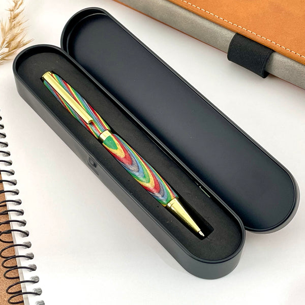 Stylo Bille Bois Arc en Ciel, Rainbow. Personnalisé avec gravure. Livré avec boîte cadeau métal.