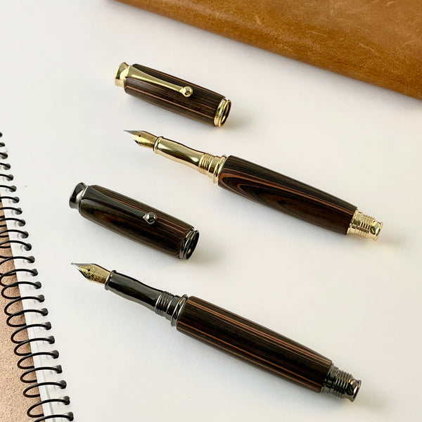 Stylo Plume Premium Bois Ebène de Macassar. Personnalisé avec gravure. Livré avec boîte cadeau métal.