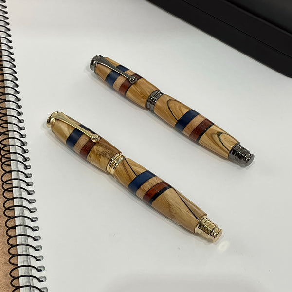 Parure 2 Stylos Premium Bois Tricolore Drapeau Français. Personnalisé avec gravure. Livré avec boîte cadeau luxe.