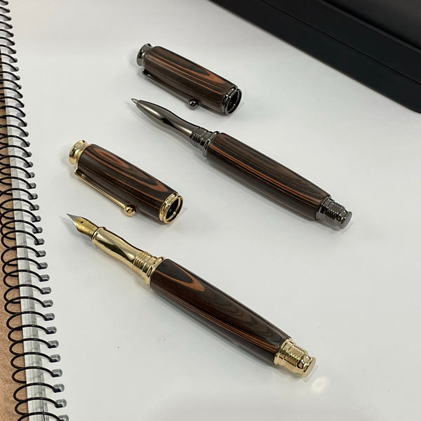 Parure 2 Stylos Premium Bois Ebène de Macassar. Personnalisé avec gravure. Livré avec boîte cadeau luxe.