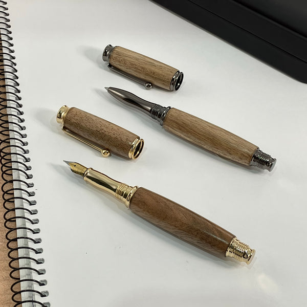 Parure 2 Stylos Premium Bois Noyer des Pyrénées. Personnalisé avec gravure. Livré avec boîte cadeau luxe.