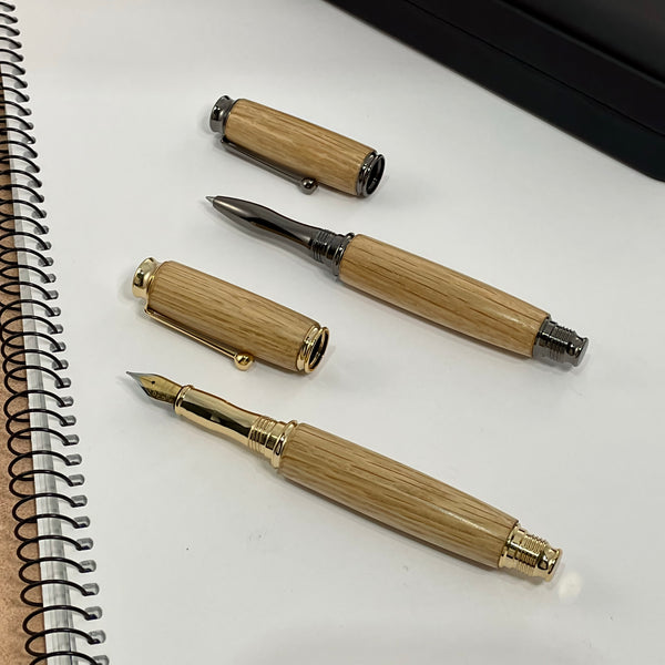 Parure 2 Stylos Premium Bois Chêne de France. Personnalisé avec gravure. Livré avec boîte cadeau luxe.