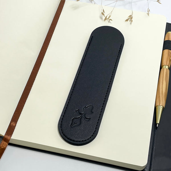 Coffret cadeau : Boite + Stylo Plume Luxe + Carnet Premium A5 + Cartouches + Housse. Personnalisation Possible.