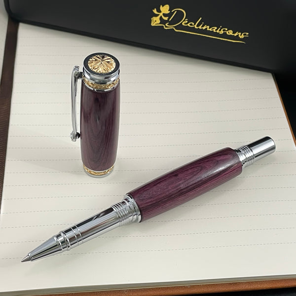 Coffret cadeau : Boite + Stylo Roller Luxe + Carnet Premium A5 + Cartouche + Housse. Personnalisation Possible.