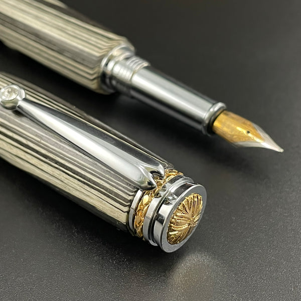 Parure 2 Stylos Luxe Bois Ébène Macassar Blanc et Noir, avec éléments plaqué Or 24k et Cristal. Personnalisé et livré avec boîte cadeau luxe.
