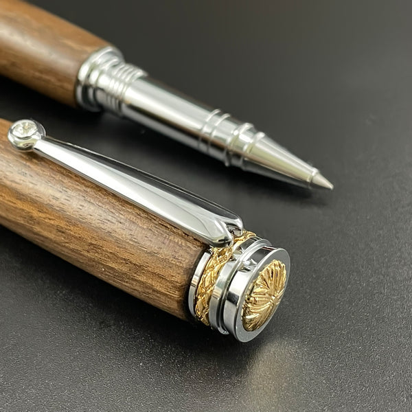 Parure 2 Stylos Luxe Bois Noyer des Pyrénées, avec éléments plaqué Or 24k et Cristal. Personnalisé et livré avec boîte cadeau luxe.