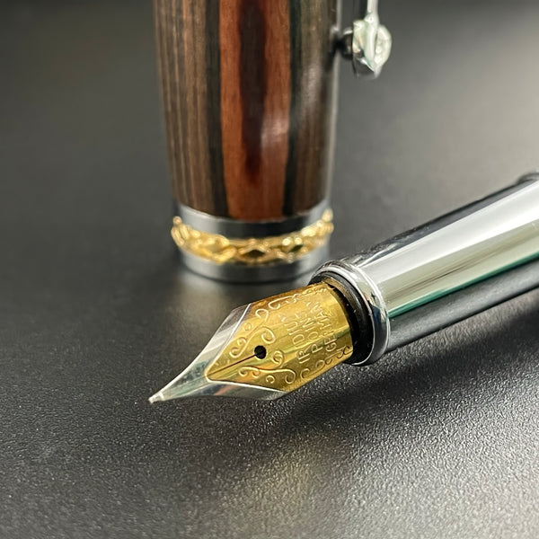 Parure 2 Stylos Luxe Bois Ebène Noir de Macassar, avec éléments plaqué Or 24k et Cristal. Personnalisé et livré avec boîte cadeau luxe.