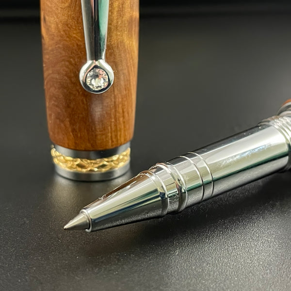 Parure 2 Stylos Luxe Bois Loupe Thuya du Maroc, avec éléments plaqué Or 24k et Cristal. Personnalisé et livré avec boîte cadeau luxe.