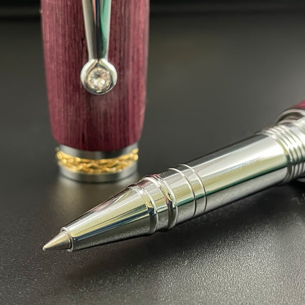 Parure 2 Stylos Luxe Bois Amarante, avec éléments plaqué Or 24k et Cristal. Personnalisé et livré avec boîte cadeau luxe.