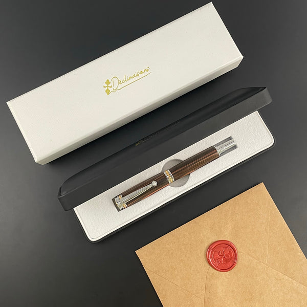 Stylo Roller Luxe Bois Ébène Macassar avec éléments plaqué Or 24k et Cristal. Personnalisable et livré avec boîte cadeau luxe.
