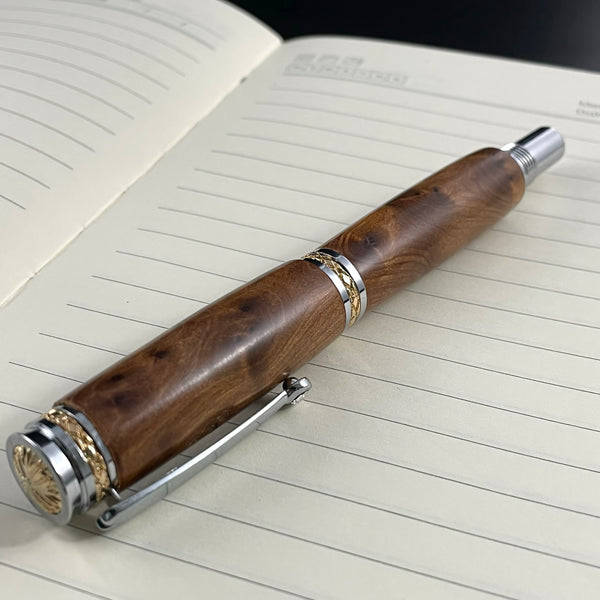 Parure 2 Stylos Luxe Bois Loupe Thuya du Maroc, avec éléments plaqué Or 24k et Cristal. Personnalisé et livré avec boîte cadeau luxe.