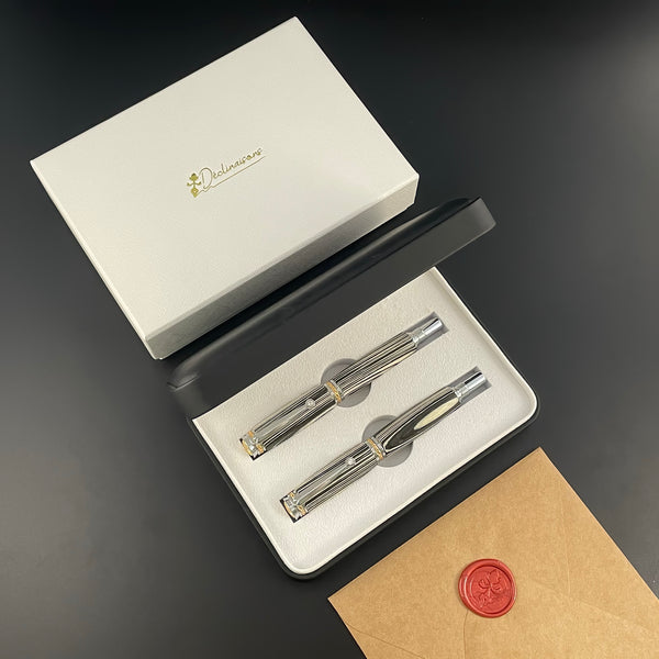 Parure 2 Stylos Luxe Bois Ébène Macassar Blanc et Noir, avec éléments plaqué Or 24k et Cristal. Personnalisé et livré avec boîte cadeau luxe.