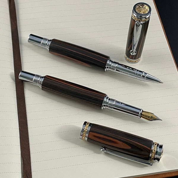 Parure 2 Stylos Luxe Bois Ebène Noir de Macassar, avec éléments plaqué Or 24k et Cristal. Personnalisé et livré avec boîte cadeau luxe.