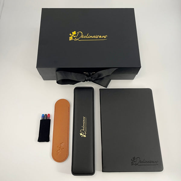 Coffret cadeau : Boite + Stylo Plume Luxe + Carnet Premium A5 + Cartouches + Housse. Personnalisation Possible.