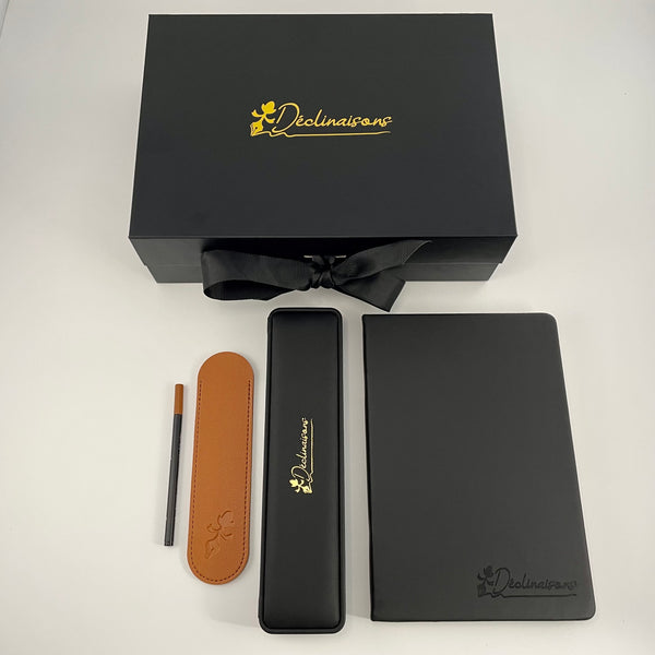 Coffret cadeau : Boite + Stylo Roller Luxe + Carnet Premium A5 + Cartouche + Housse. Personnalisation Possible.