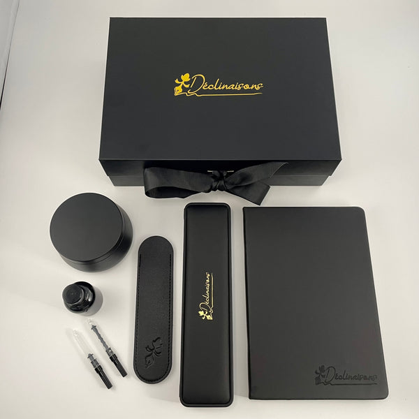 Coffret cadeau : Boite + Stylo Plume Luxe + Carnet Premium A5 + Cartouches + Housse. Personnalisation Possible.