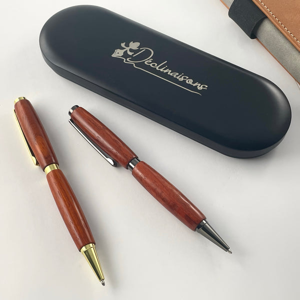 Juego de 2 bolígrafos de madera de Padouk rojo de África, hechos a mano en Francia. Personalizado con grabado. Caja de regalo de lujo.