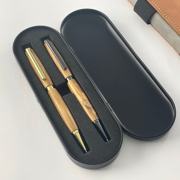 Juego de 2 bolígrafos de madera de olivo hechos a mano en Francia. Personalizado con grabado. Caja de regalo de lujo.