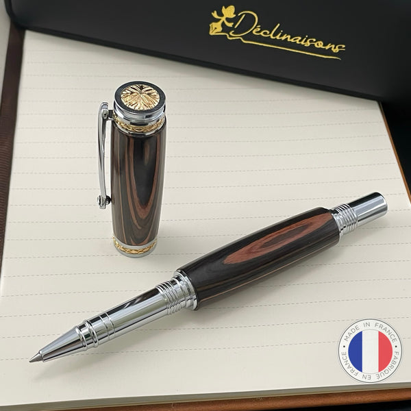 Stylo Roller Luxe Bois Ébène Macassar avec éléments plaqué Or 24k et Cristal. Personnalisable et livré avec boîte cadeau luxe.