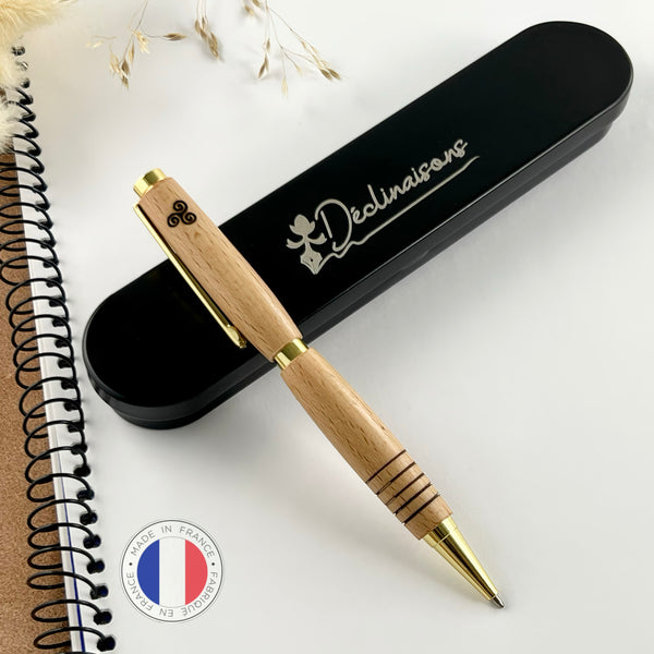 Stylo Bille BRETAGNE - Hêtre de France – Drapeau Breton & Croix TRISKEL. Personnalisé avec gravure. Livré avec boîte cadeau métal.