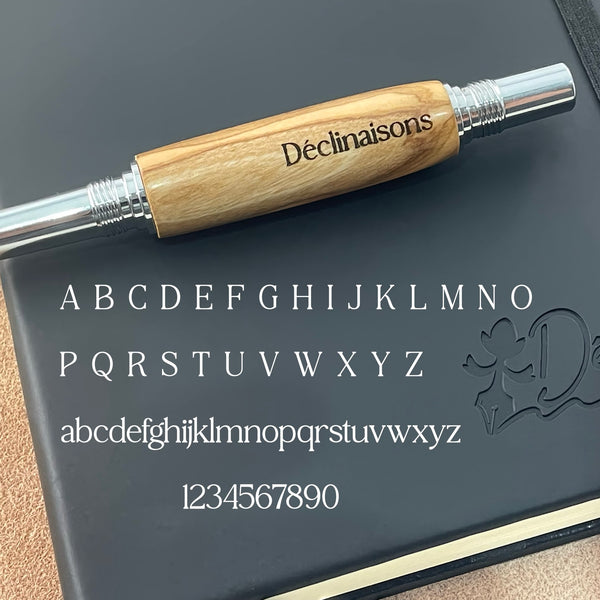 Pluma estilográfica en madera de Roble Francés, fabricada artesanalmente en Francia. Personalizado con grabado. Caja de regalo incluida.