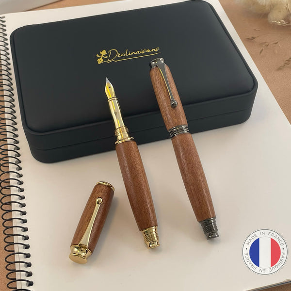 Parure 2 Stylos Premium Bois Acajou d'Afrique. Personnalisé avec gravure. Livré avec boîte cadeau luxe.