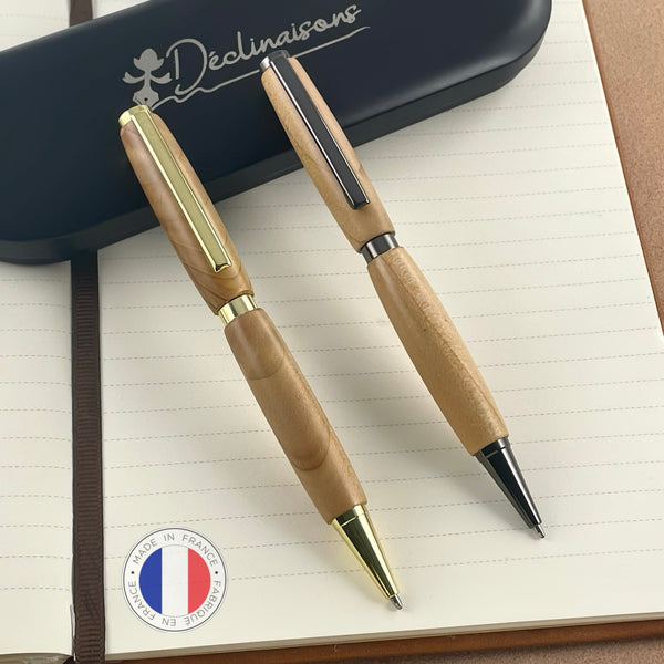 Juego de 2 bolígrafos de madera de cedro francés, hechos a mano en Francia. Personalizado con grabado. Caja de regalo de lujo.