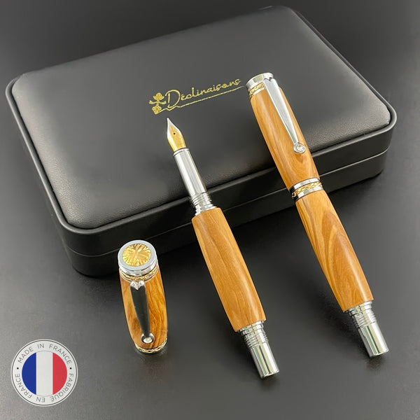 Parure 2 Stylos Luxe Bois Olivier d'Italie, avec éléments plaqué Or 24k et Cristal. Personnalisé et livré avec boîte cadeau luxe.