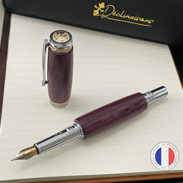 Stylo Plume Luxe Bois Amarante avec éléments plaqué Or 24k et Cristal. Personnalisable et livré avec boîte cadeau luxe.