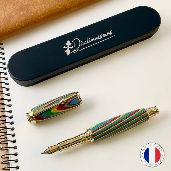 Stylo Plume Premium Bois Arc en Ciel, Rainbow. Personnalisation possible. Livré avec boîte cadeau métal.