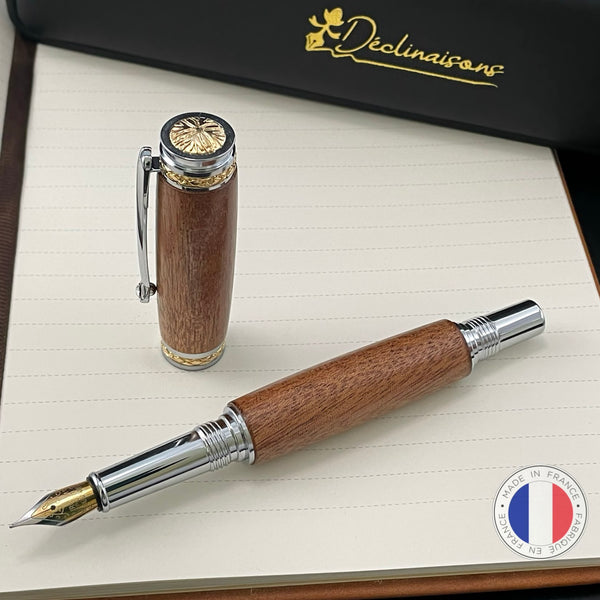 Stylo Plume Luxe Bois Acajou d'Afrique avec éléments plaqué Or 24k et Cristal. Personnalisable et livré avec boîte cadeau luxe.