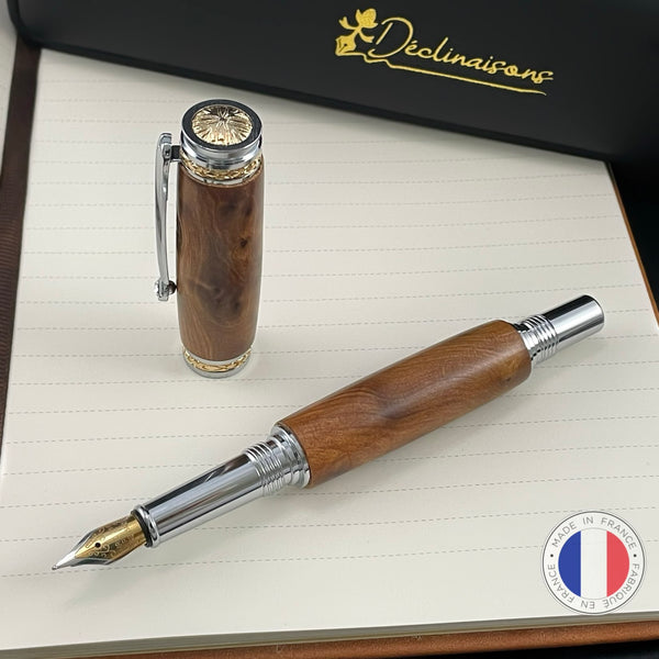 Stylo Plume Luxe Bois Loupe de Thuya du Maroc avec éléments plaqué Or 24k et Cristal. Personnalisable et livré avec boîte cadeau luxe.