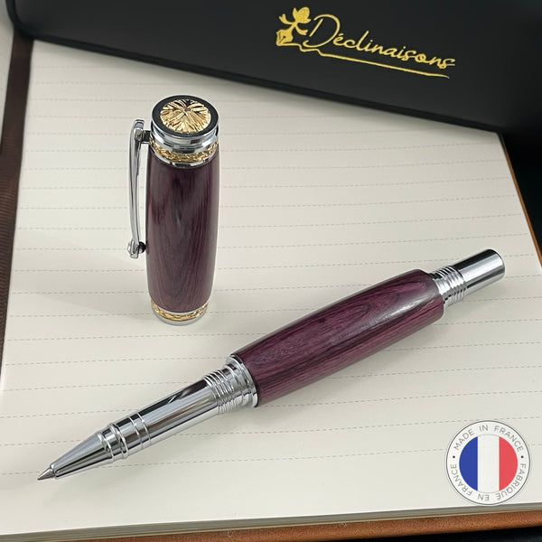 Stylo Roller Luxe Bois Amarante avec éléments plaqué Or 24k et Cristal. Personnalisable et livré avec boîte cadeau luxe.