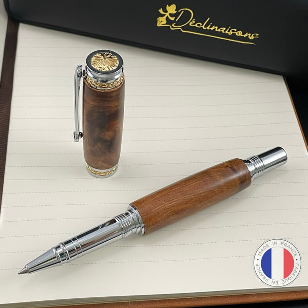 Stylo Roller Luxe Bois Loupe de Thuya du Maroc avec éléments plaqué Or 24k et Cristal. Personnalisable et livré avec boîte cadeau luxe.