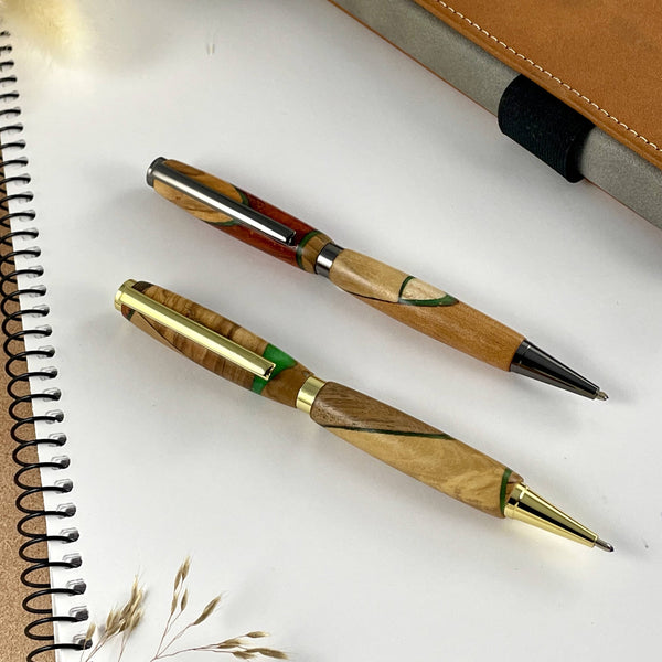 Stylo résine et bois précieux or et gris. Déclinaisons