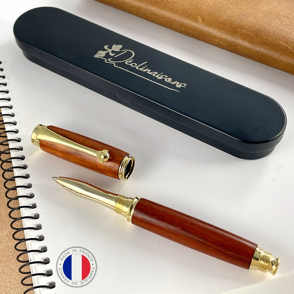 Stylo roller en bois de Padouk rouge. Fabriqué main en France. Stylos Déclinaisons.